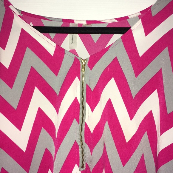 Chevron Zippered Blouse - Picture 2 of 6